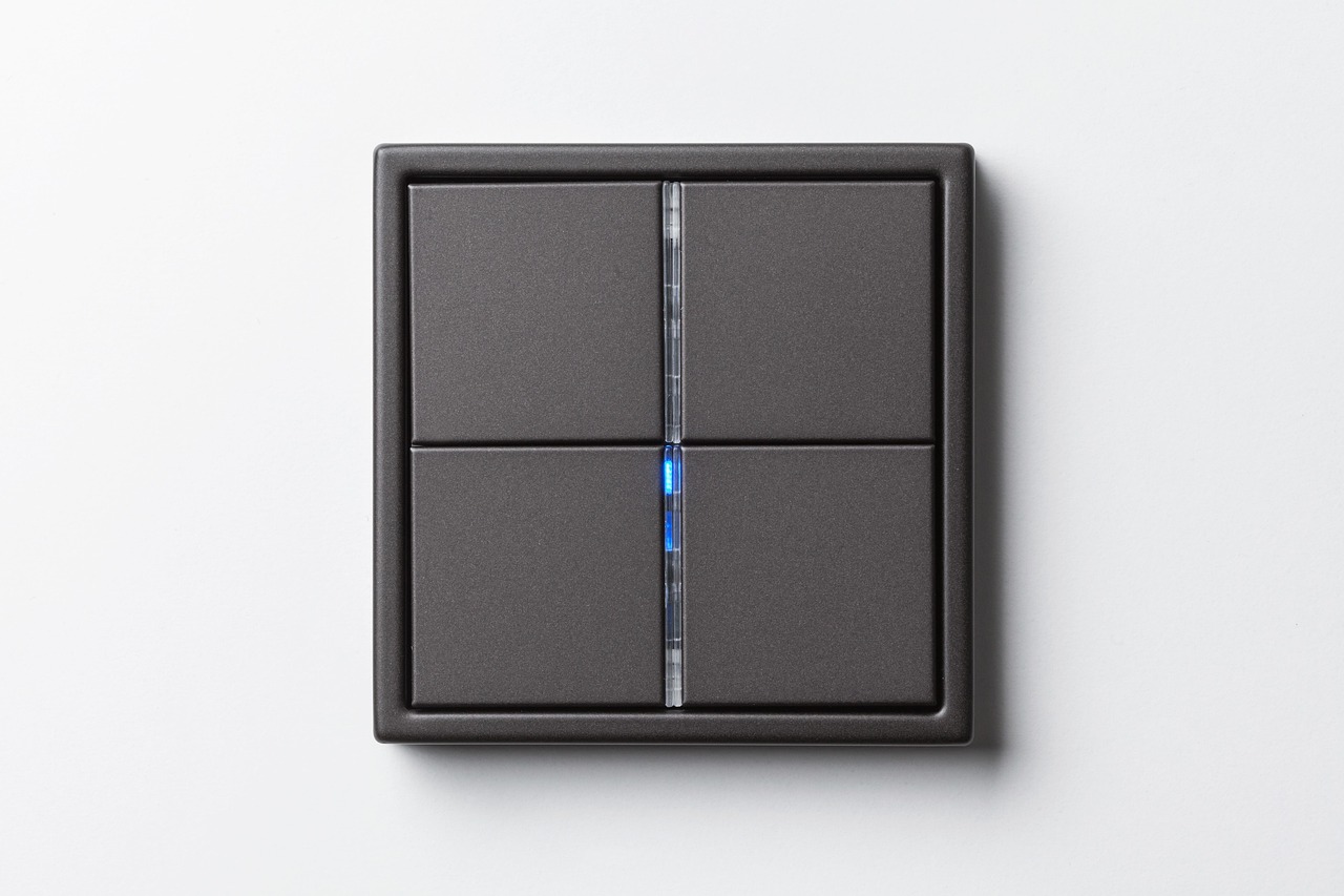 remplacez facilement vos interrupteurs électriques pour plus de sécurité et de modernité. découvrez nos conseils pratiques pour choisir et installer un interrupteur adapté à votre intérieur.