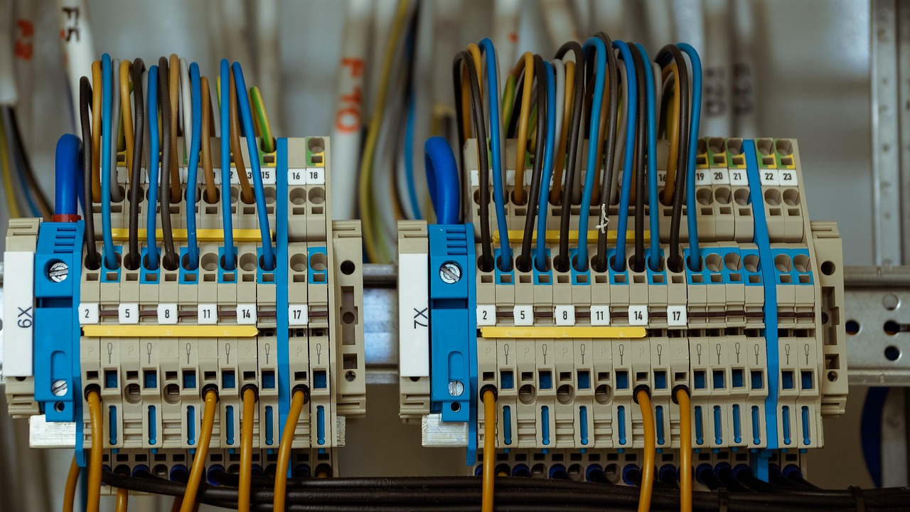 remplacez vos interrupteurs électriques en toute sécurité grâce à notre guide pratique. découvrez les étapes essentielles et des conseils d'experts pour un remplacement simple et efficace.