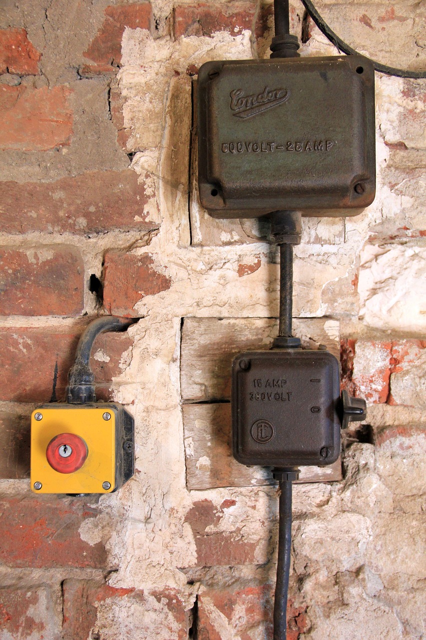remplacez facilement vos interrupteurs électriques pour plus de sécurité et de modernité dans votre maison. découvrez nos conseils et étapes pour un remplacement réussi.