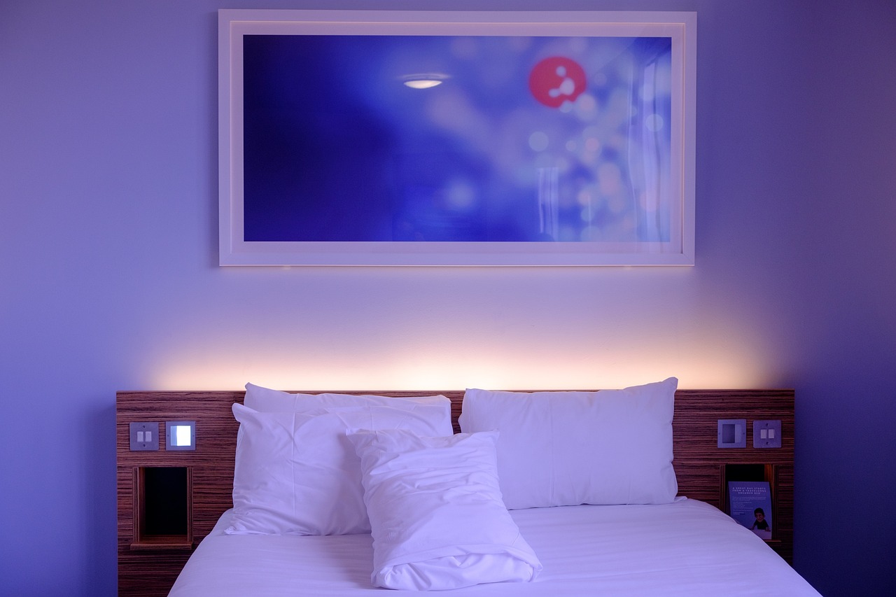 découvrez comment choisir et installer une tête de lit pour sublimer la décoration de votre chambre. conseils, astuces et inspirations pour une chambre élégante et confortable.