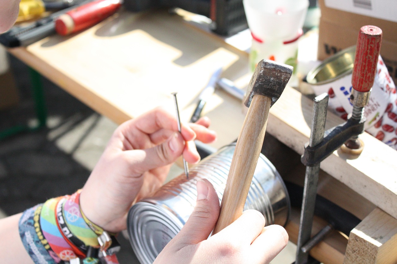 découvrez l’upcycling : une méthode innovante pour transformer des objets ou matériaux inutilisés en créations uniques et écologiques. donnez une seconde vie à vos biens et adoptez un mode de consommation responsable et créatif.