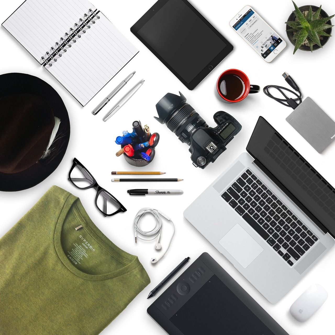 DIY : créer un organiseur de bureau avec des pots de yaourt optimisez votre espace de travail avec un desk organizer pratique et élégant. rangez vos fournitures de bureau, stylos et accessoires pour un bureau toujours bien organisé et productif.