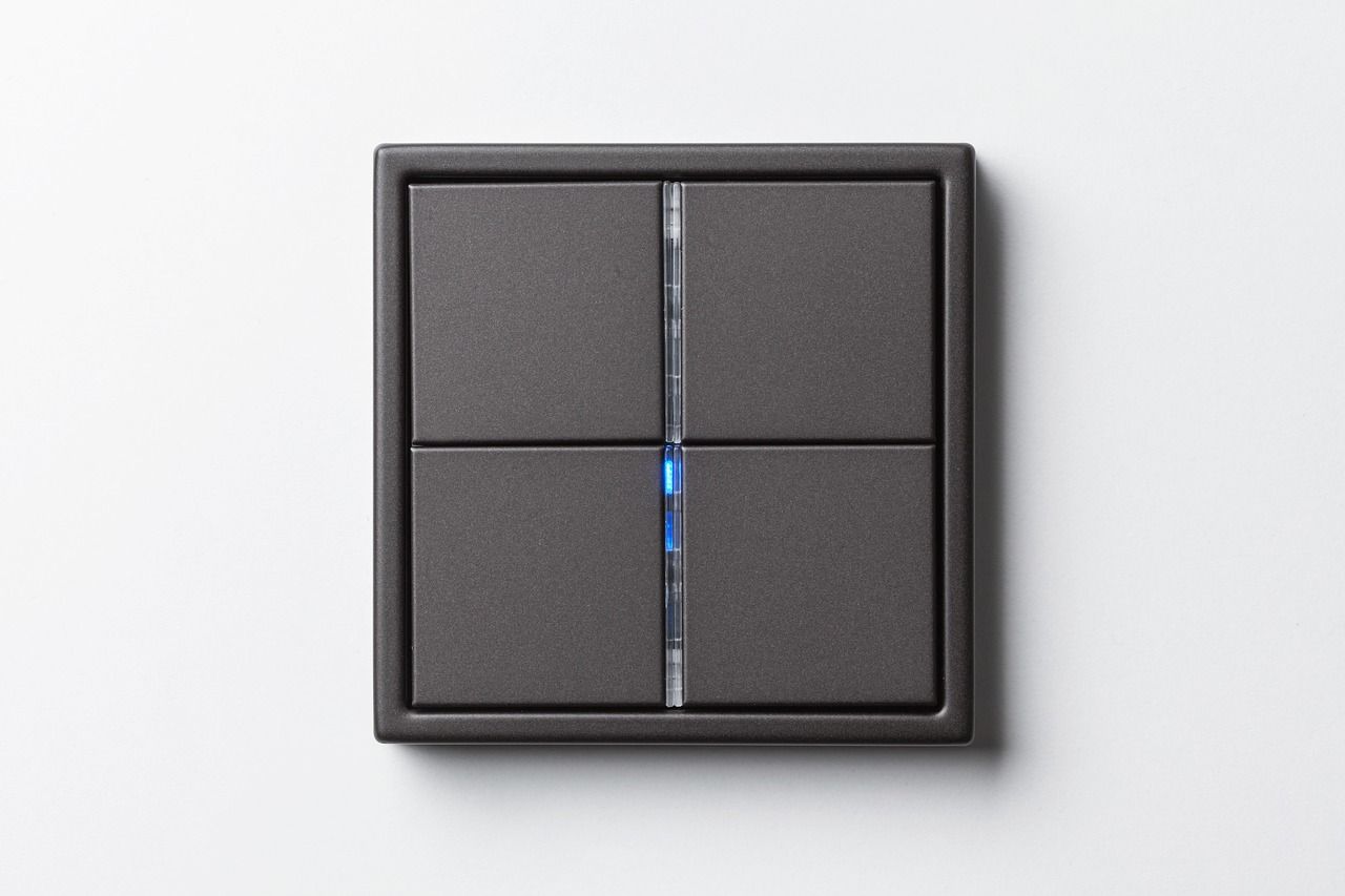 remplacez facilement vos interrupteurs électriques pour plus de sécurité et de modernité. découvrez nos conseils pratiques pour choisir et installer un interrupteur adapté à votre intérieur.