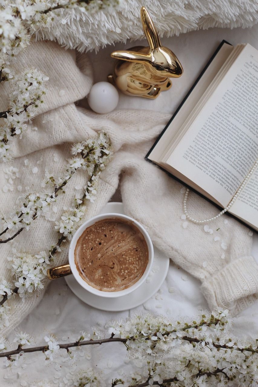 aménagez un coin lecture cosy chez vous : idées et conseils pour créer un espace confortable et chaleureux, parfait pour se détendre avec un bon livre.