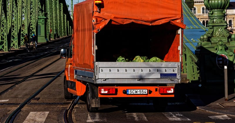 Camion ampliroll : le guide pour bien choisir et louer malin