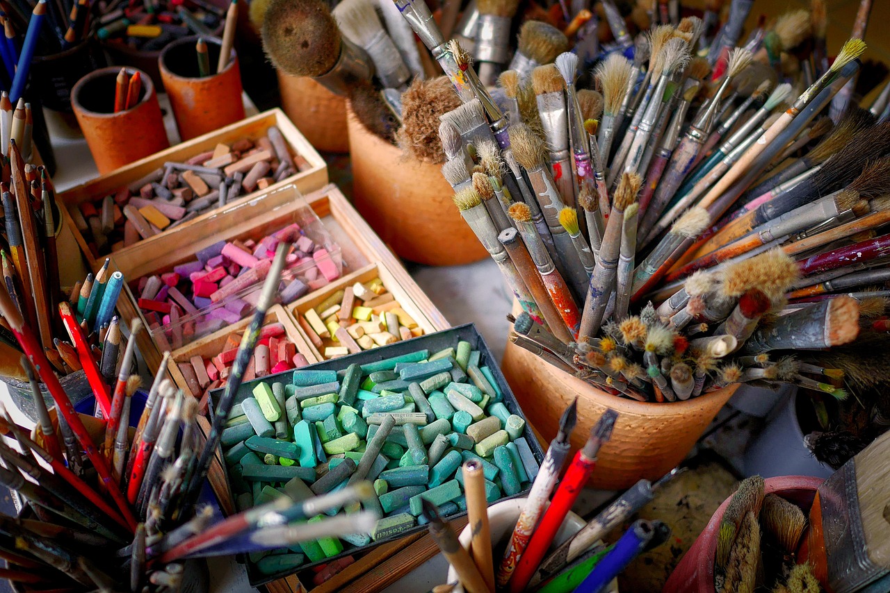 Rénover un vieux meuble avec de la peinture à effet craie